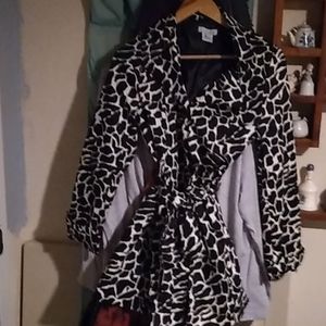 Medium Lun black and white giraffe print trench th